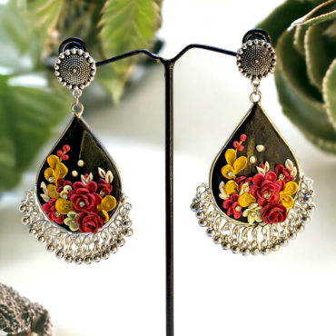 Black and Gold Chandbalis