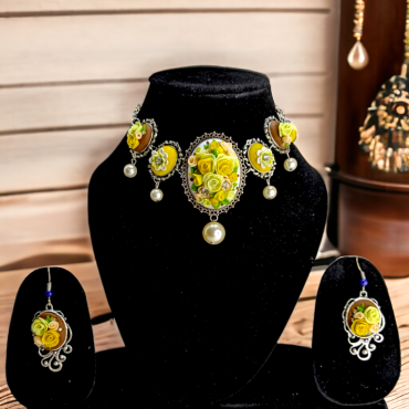 Maharani Yellow Roses Choker Necklace set