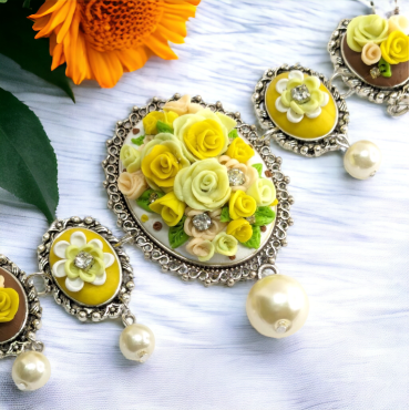 Maharani Yellow Roses Choker Necklace set