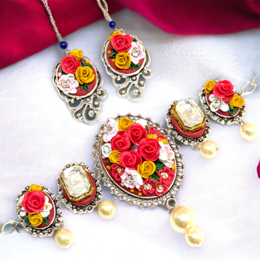 Maharani Reds Choker Necklace set